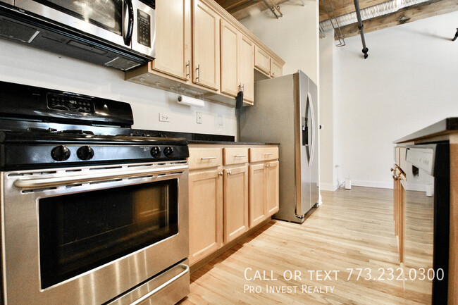 Foto del edificio - Exposed Brick & Timber -- West Loop 1 Bed ...