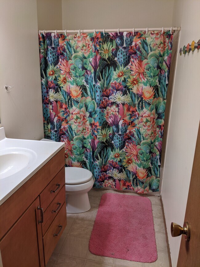 Baño - 6110 Castlebar Ln