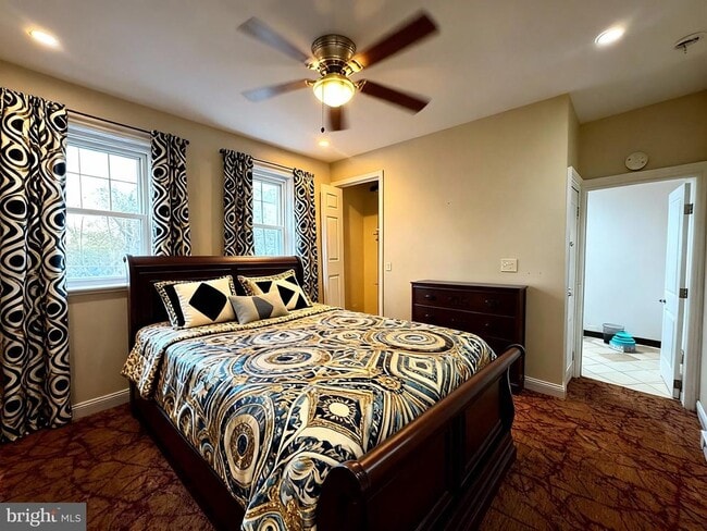 Building Photo - 225 S 49th St