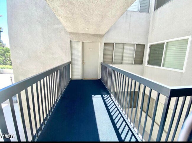 Building Photo - 497 S El Molino Ave