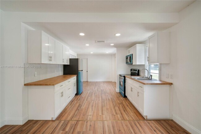 Foto del edificio - 2210 Cleveland St