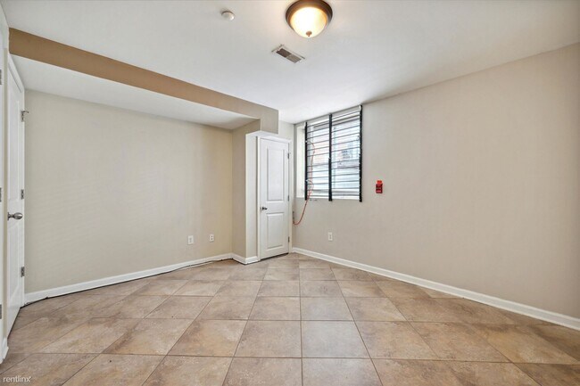 Foto del edificio - 5 br, 2 bath Triplex - 1829 N 18TH ST Unit 1