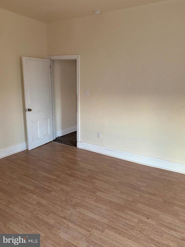 Building Photo - 13 E Elm St