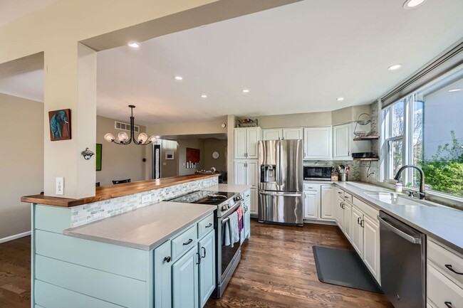 Foto del edificio - Furnished Downtown Louisville 5BDR Gem