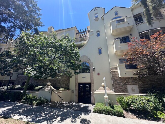 Building Photo - 4601 Coldwater Canyon Ave