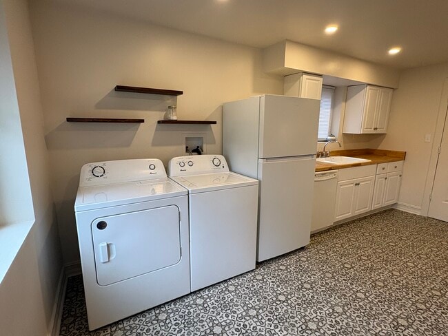 In-unit washer and dryer included - 6035 Oakwood Ave
