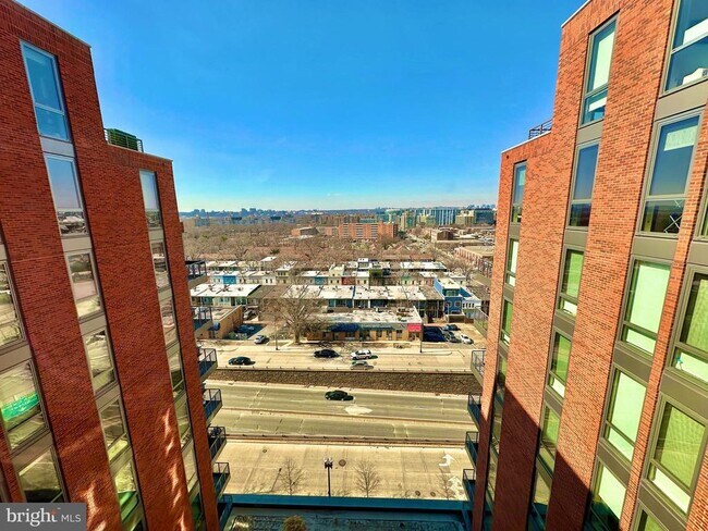 Building Photo - 1211 Van St SE