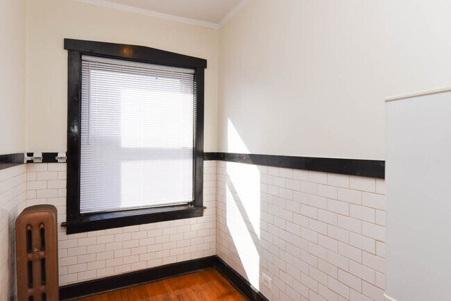 Building Photo - 4354 N Elston Ave