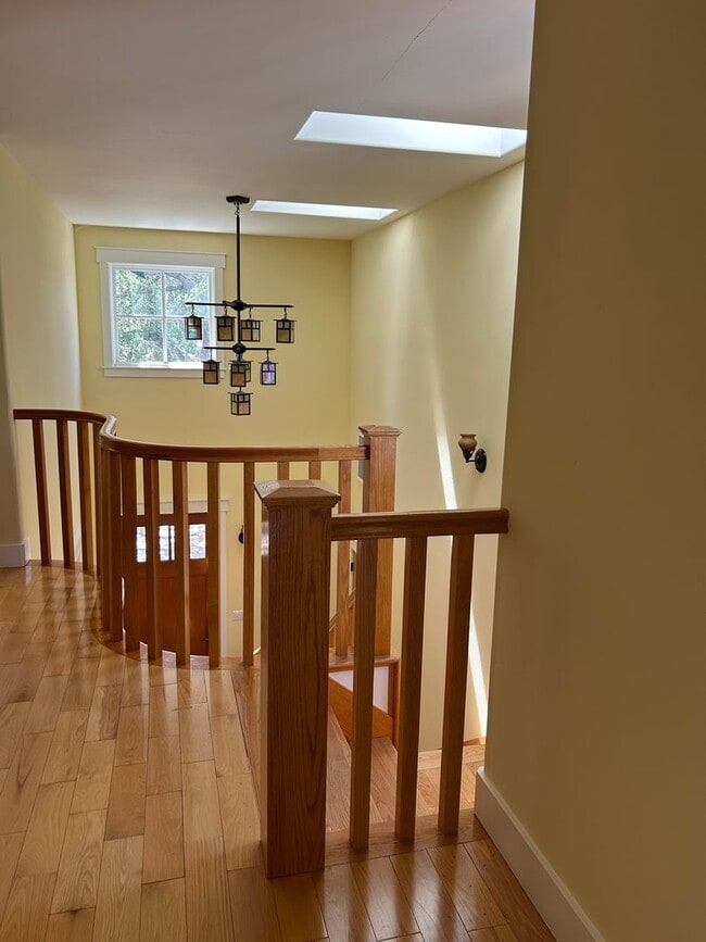 Foto del edificio - Lovingly Maintained 5 Bed, 3.5 Bath Execut...