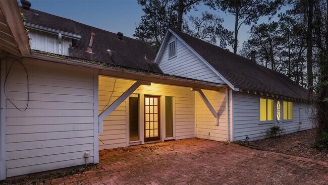 Building Photo - 417 White Wing Ln