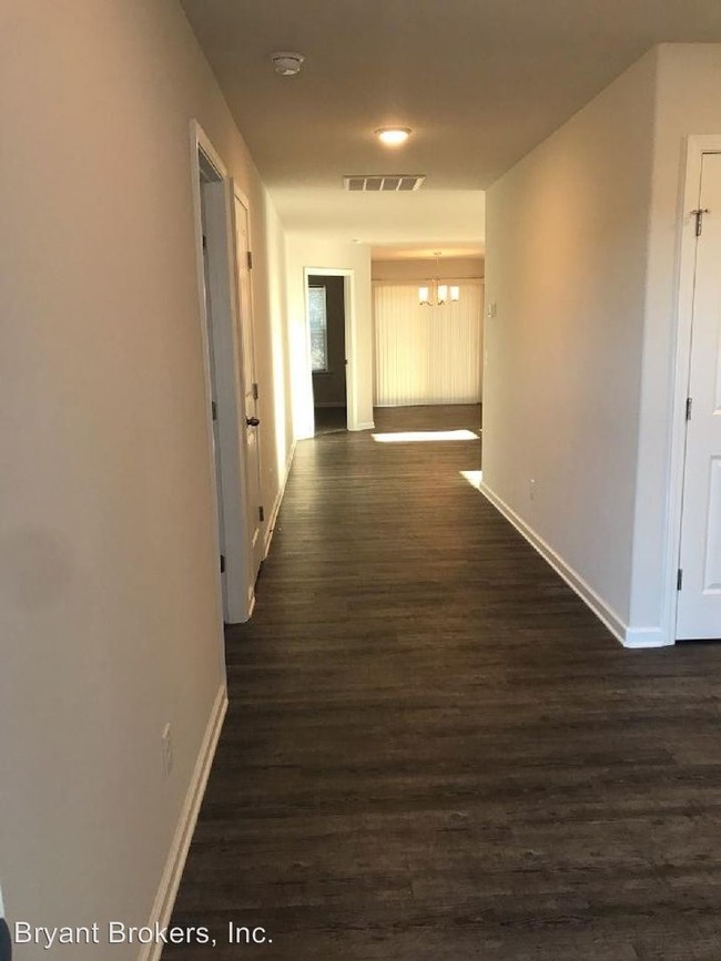 Building Photo - 507 Ridgeland Lakes Drive