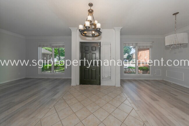 Foto del edificio - 6001 Pinwood Cir