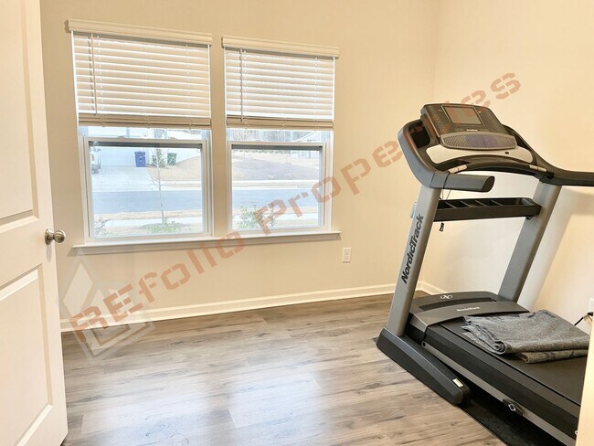 Foto del edificio - Gorgeous 4 Bedroom, 2.5 Bath House with Office + Loft in Arlington Meadows, Fuquay Varina, April 7!