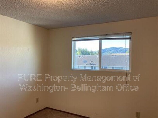 Building Photo - 2002 E Division St