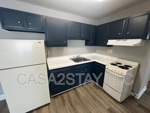 Building Photo - 2137 St Johns Pl