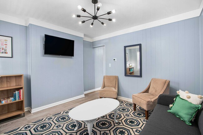 Foto del edificio - Fully Furnished 3 Bedroom Townhome in Central Lawrenceville