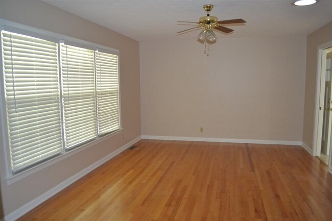 Building Photo - 1509 Raa Ave