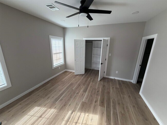 Foto del edificio - 1422 W Willis St