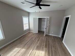 Building Photo - 1422 W Willis St