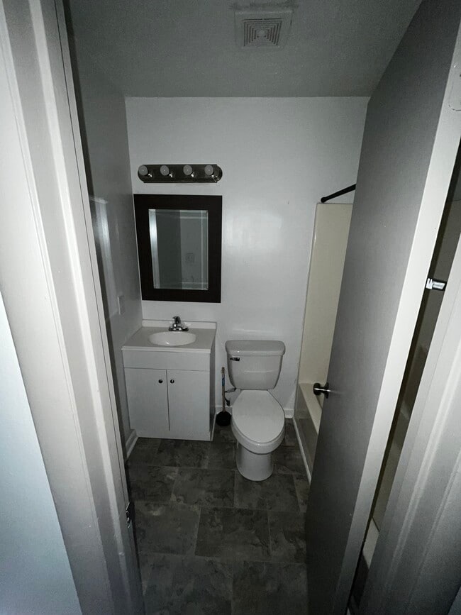 Building Photo - 216 Tabor Drive, Unit 3