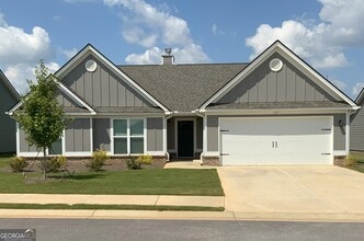 Building Photo - 117 Lake Meadows Dr