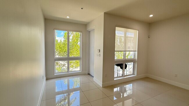 Entrada principal - 10260 NW 63rd Ter