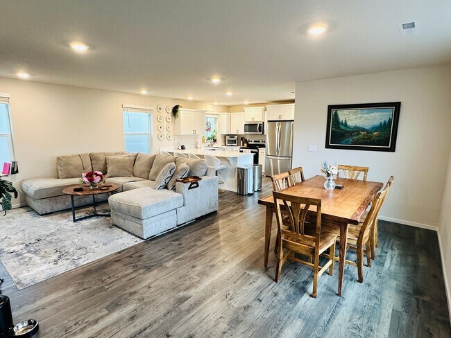 Foto del edificio - Beautiful Nearly New Ridgefield Home