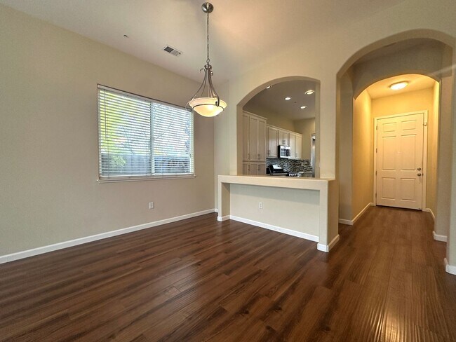 Foto del edificio - Single Story on corner lot in Brentwood