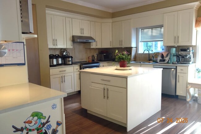 Building Photo - 3156 Silverthrone Dr