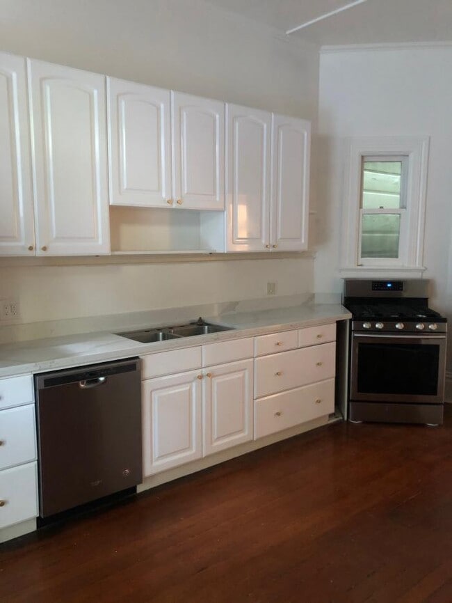 Building Photo - 3 bedroom in San Francisco CA 94117
