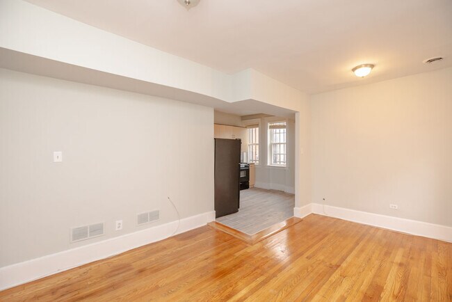 Building Photo - 4858 S Cottage Grove Ave