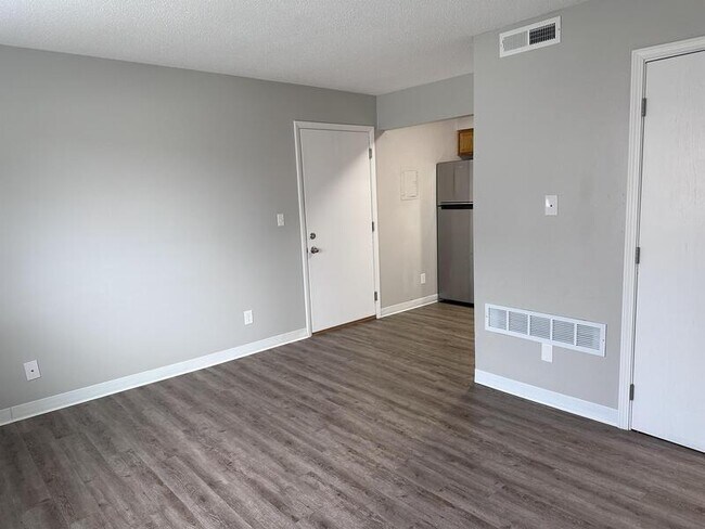 Foto del edificio - 1014-1028 Shagbark Drive - 3