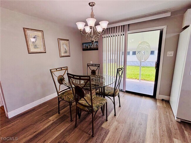 Foto del edificio - 16091 Siesta Dr