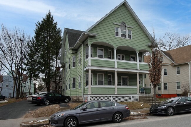 Building Photo - Convenient Location & Updated Amenities!