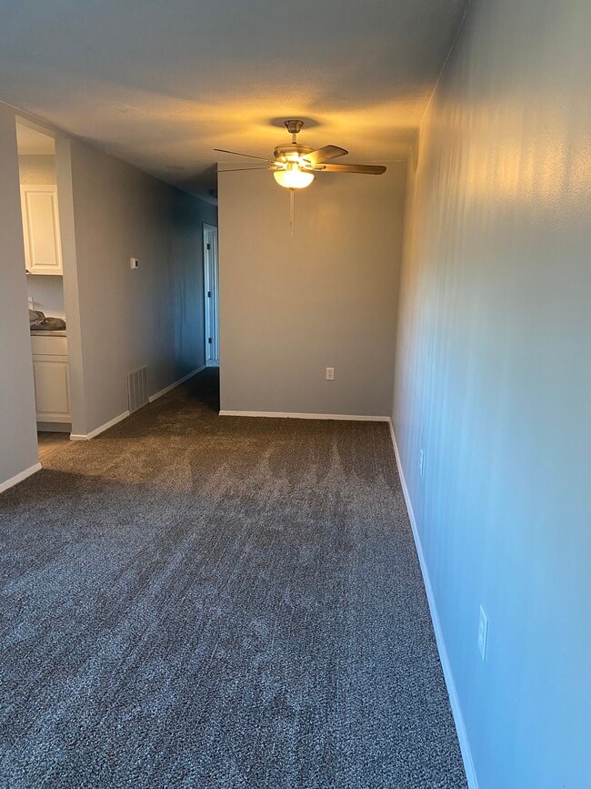 Building Photo - 1145 Carriage Cir