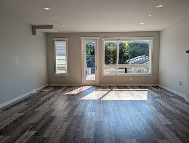 Building Photo - 1306 Digby Pl