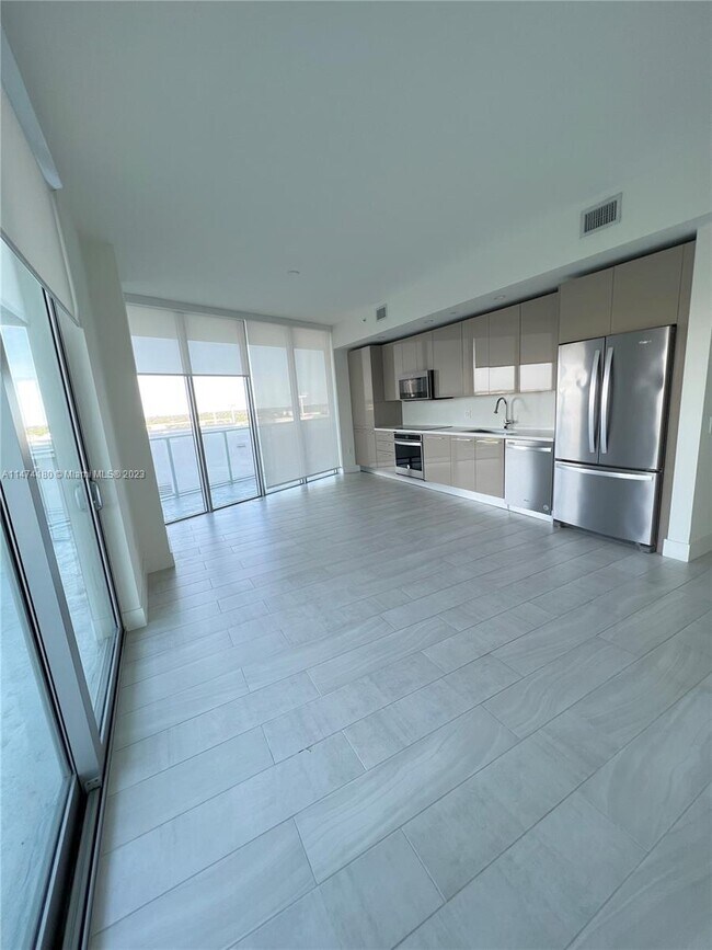 Foto del edificio - 2000 Metropica Wy