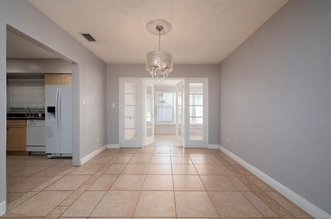 Building Photo - Cute 3/2 House with 2-Car Garage near Lake Underhill/Downtown Orlando