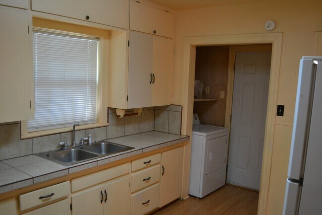 Foto del edificio - Pre-Leasing for Summer/Fall 2025 - Close t...