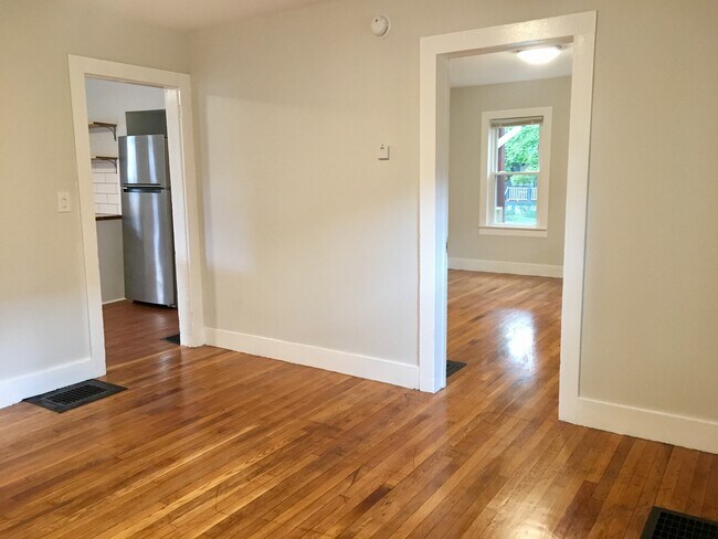 Building Photo - 209 1st St