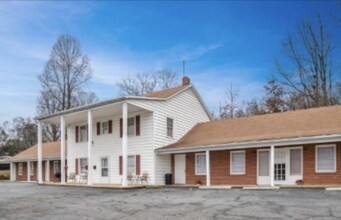 Building Photo - 671 E Court St
