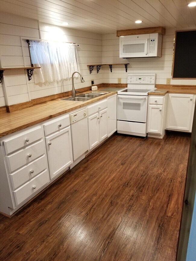 Kitchen - 3531 Oakes Ave