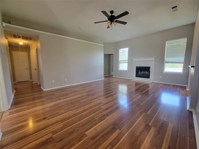 Foto del edificio - 1020 Parkwood Trail