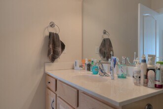 Building Photo - 250 Sheliah Ct