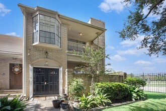 Building Photo - 800 Country Pl Dr