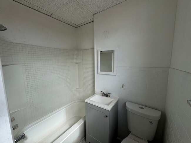 Photo - AVAILABLE NOW!! 5 BED 1 BATH SINGLE FAMILY HOME!