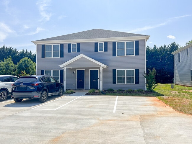 Building Photo - 592 Leesville Rd
