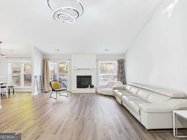 Building Photo - 4060 Brooks Bridge Crossing