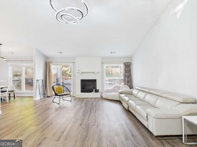 Foto del edificio - 4060 Brooks Bridge Crossing