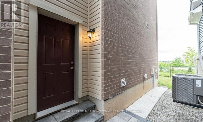 Photo du bâtiment - 127 Yates Dr